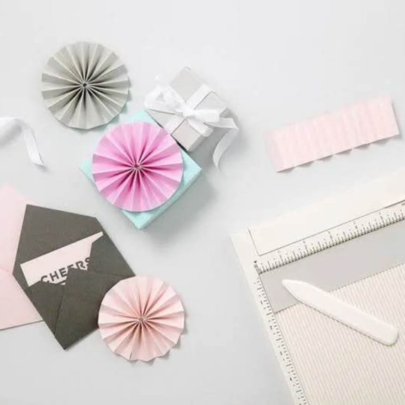 Martha Stewart Scoring Board and Envelope Maker - Picture 3 of 9